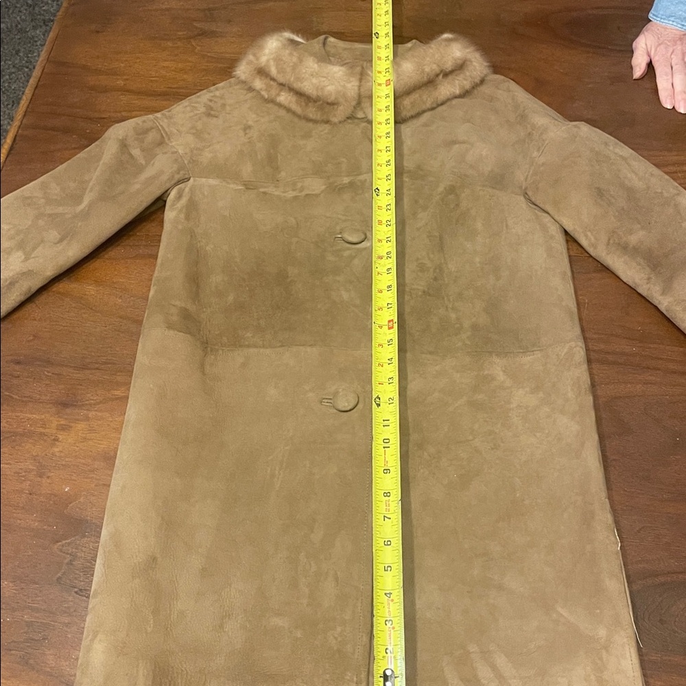 Elegant Tan Suede Coat with Faux Fur Collar - Picture 13 of 16